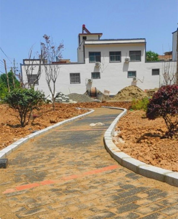 宜陽縣錦屏鎮山底村的透水磚施工效果展示